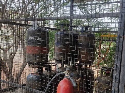 1 अक्टूबर से बदल रहे ये नियम: LPG सब्सिडी के लिए बायोमेट्रिक आधार जरूरी, बड़ी FD की नई सीमा और जन्म प्रमाणपत्र में सख्ती; जानिए आप पर क्या असर