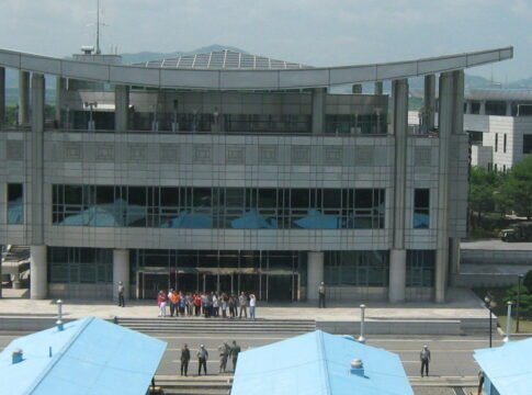 South Korea Warns North Over Border Threats While Urging Talks on the Military Demarcation Line