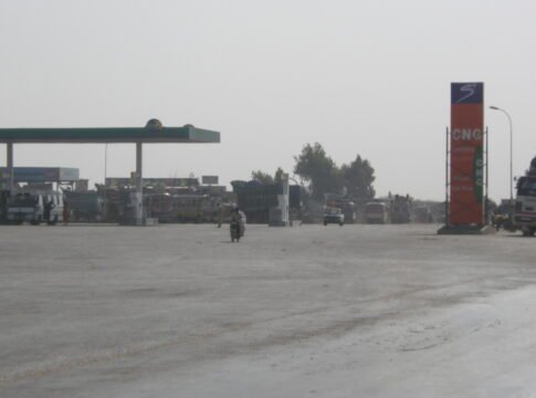 Pakistan Cuts Petrol to Rs381.14 a Litre: October 20 Prices and Savings Explained