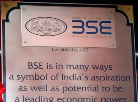 Sensex Falls 252 Points, Nifty Ends at 22,622.70 as Oil and Foreign Outflows Weigh
