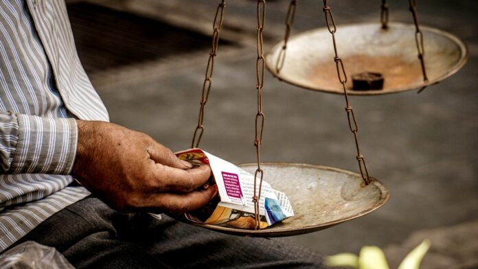 a weighing scale at a fruit seller’s stall in Delhi — June 11, 2016 file photo A fruit seller’s weighing scale in Delhi — 2016 file photograph